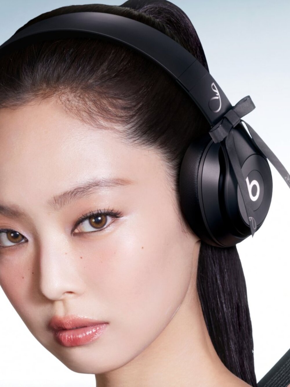 NEW!! Beats Solo 4 – JENNIE KIM Special Edition – Onyx Black Headphone